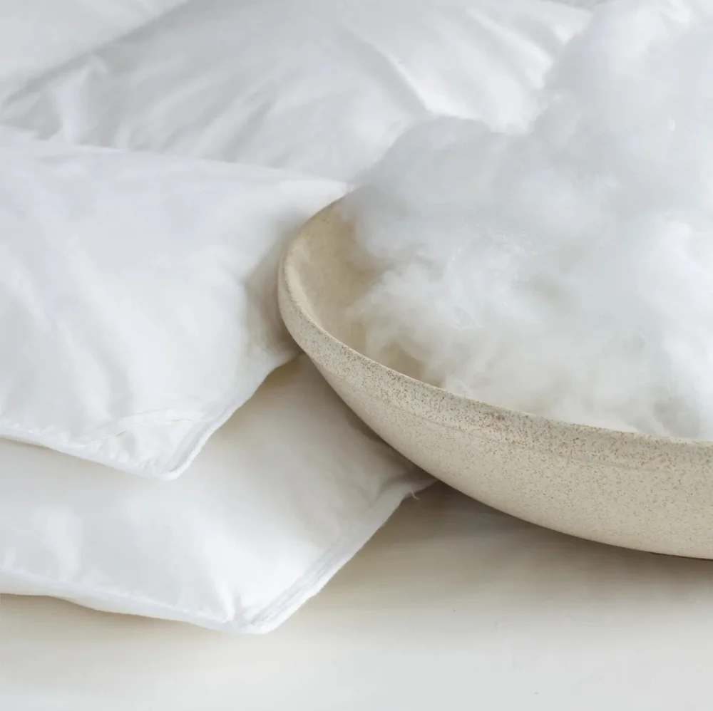 Quince Premium Down Alternative Comforter! Sz. Full/ Queen (Z3)